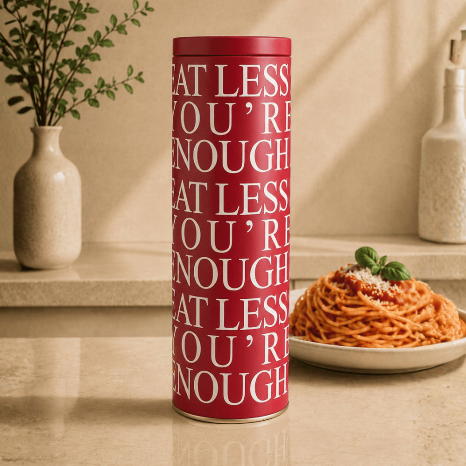 Sarkap Home 1,7 L Spaghetti Seri Uzun Yuvarlak Metal Kutu 90x270 mm LessSeri-Kırmızı