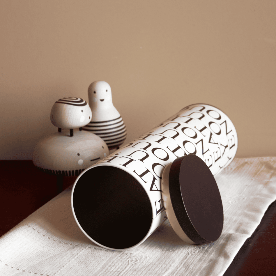 Sarkap Home 1,7 L Spaghetti Seri Uzun Yuvarlak Metal Kutu 90x270 mm LessSeri-Krem